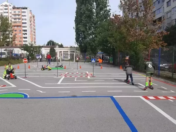 Полигоните за безопасно шофиране трябва да станат част от обучението на водачите, каза министър Георги Гвоздейков