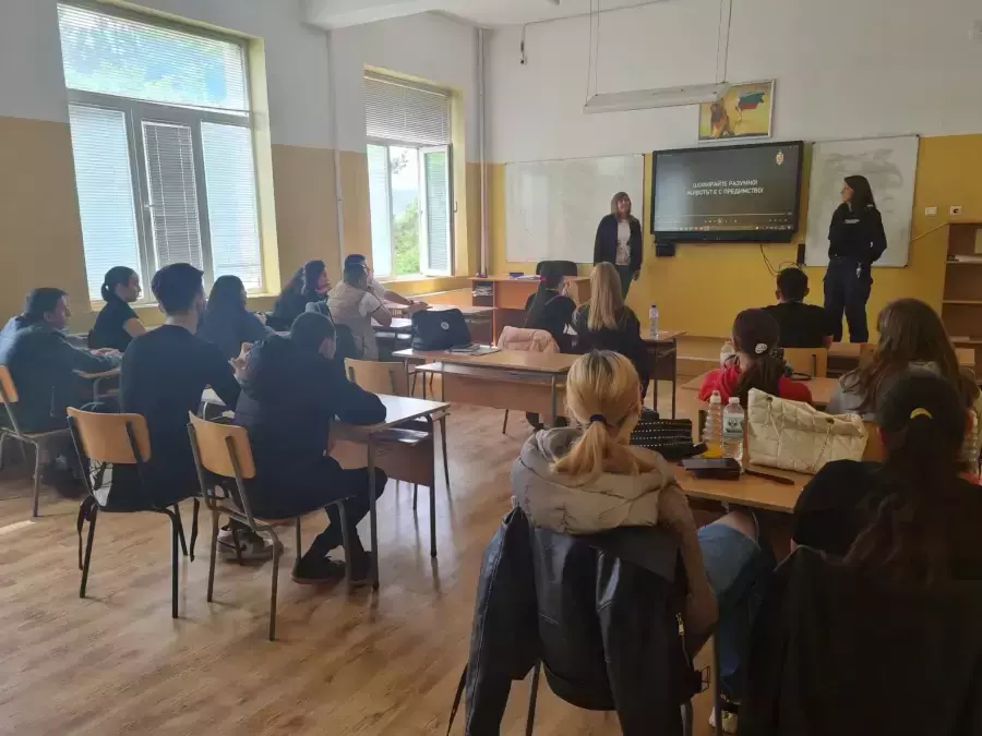 Превантивна беседа, свързана с безопасността на движението преди, по време на и след абитуриентските балове