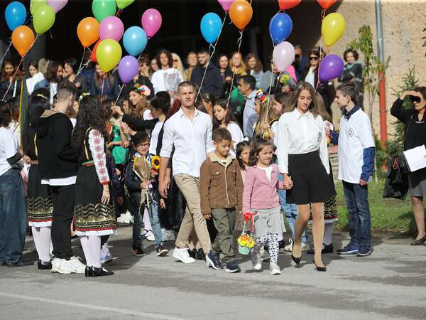 12 788 ученици започнаха учебната година в област Шумен, като 1160 от тях са първокласници