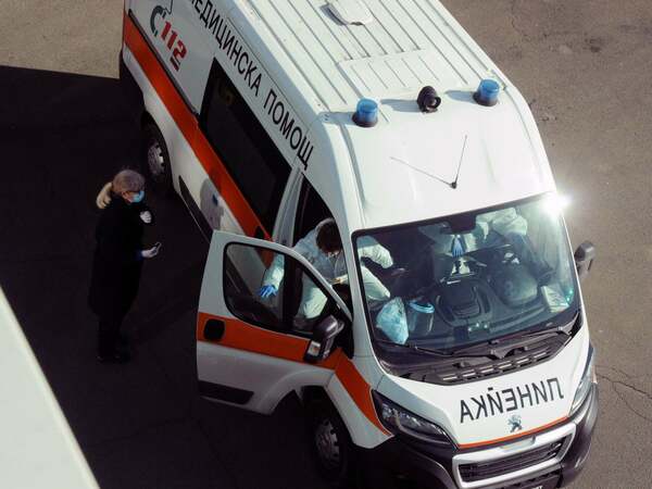 Мотоциклетист се удари в дърво