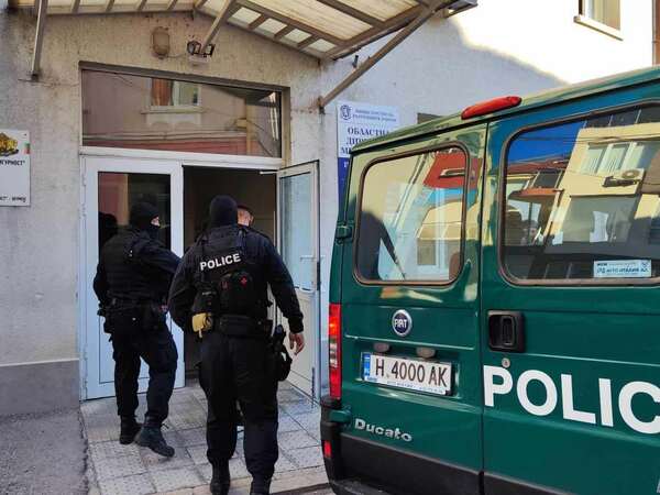 Арести за купуване на гласове в Шумен