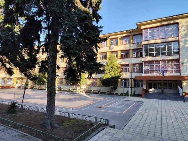 Деветокласници на тест по природни науки