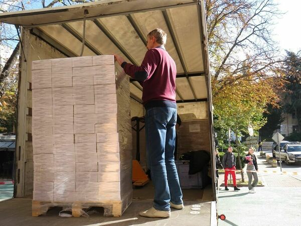 Бюлетините за вота на 27 октомври пристигнаха