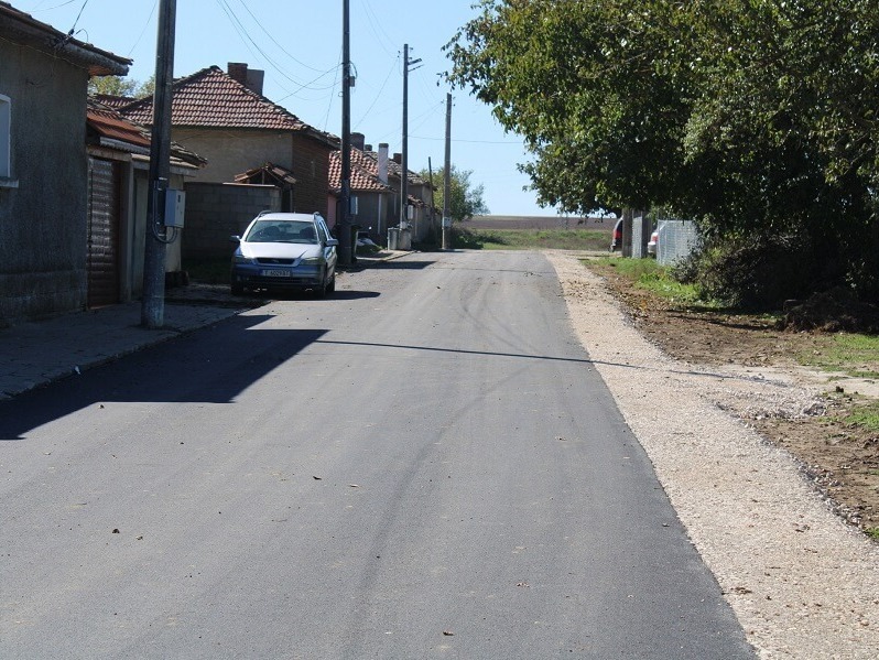 Две улици с нов асфалт