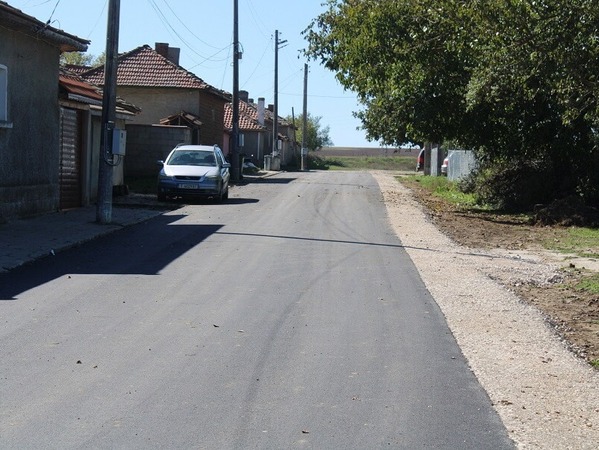 Две улици с нов асфалт