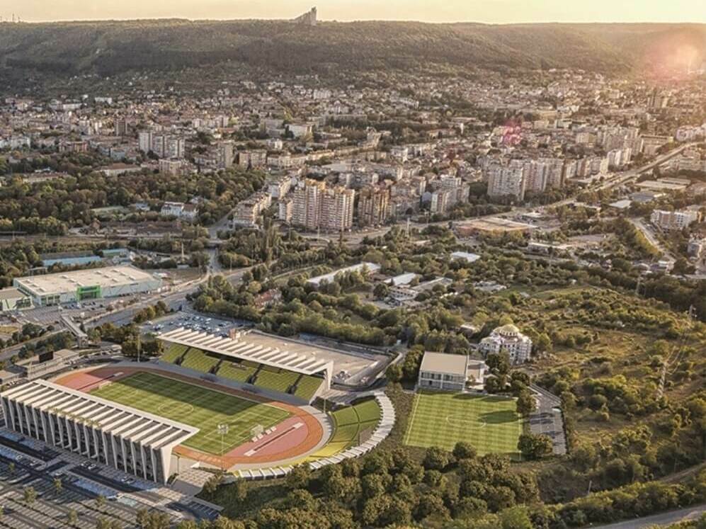 Три фирми искат да ремонтират Градския стадион