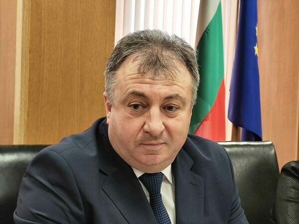 Кметът се включи в подписката за водата