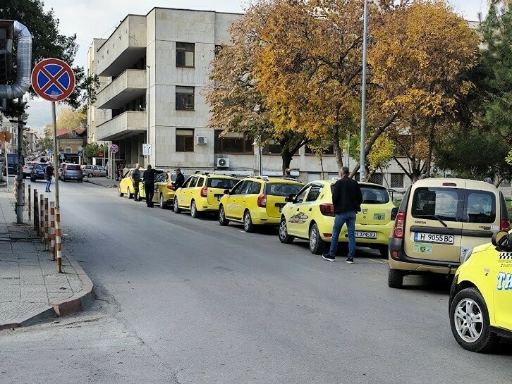 Цените на таксиметровите услуги остават непроменени