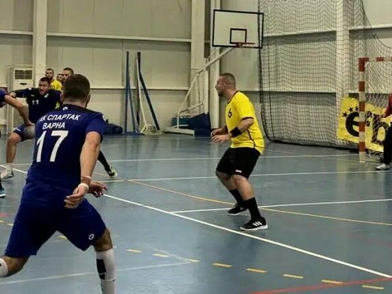 Хандбалисти на „Шумен 61“ в националния отбор