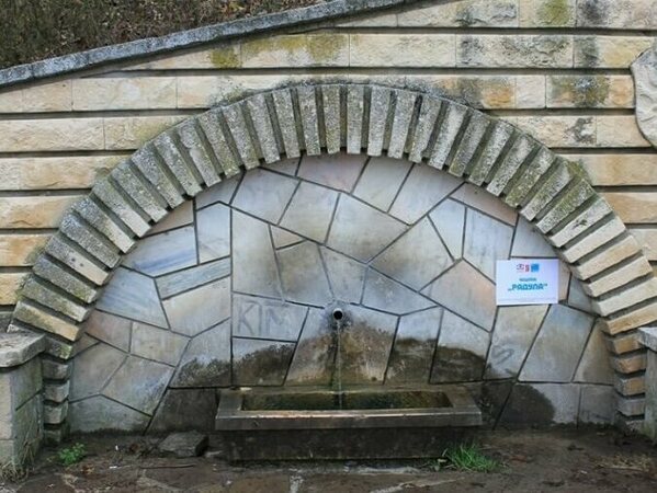 Водата от две преславски чешми е негодна за пиене