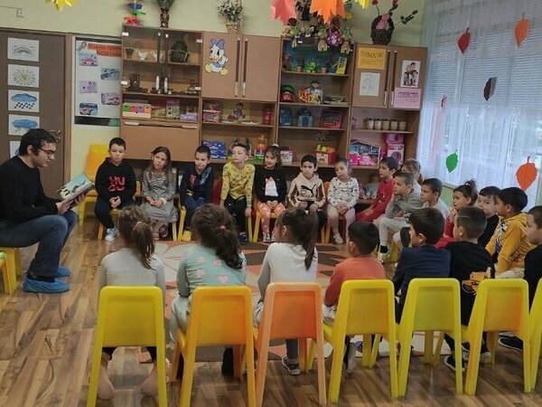 Подаръци за малчугани в Деня на четенето