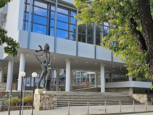 Поетично-музикален спектакъл „Отвъд думите“