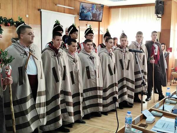 Коледари огласиха Община Шумен