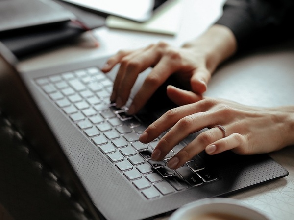 Известяват с имейл за планово спиране на тока