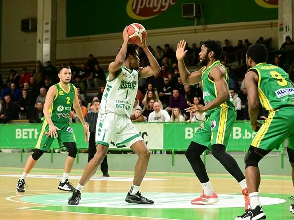 „Шумен“ изпусна аванс от 17 точки и загуби