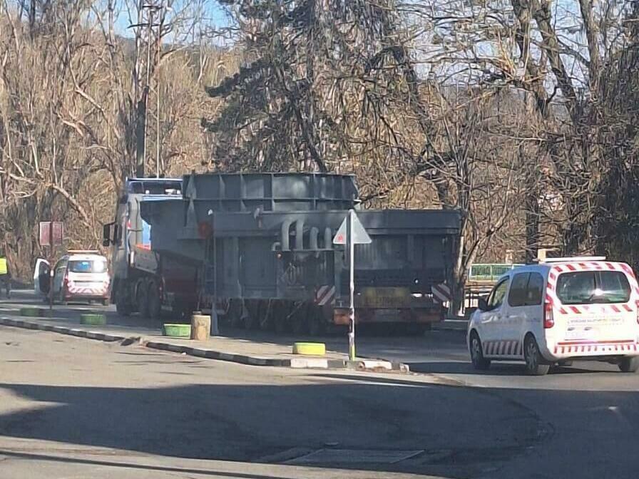 Извънгабаритен товар ще затрудни движението в областта