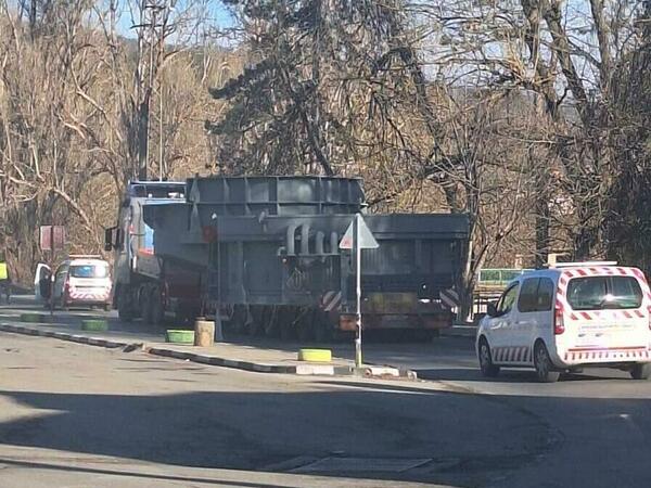 Извънгабаритен товар ще затрудни движението в областта