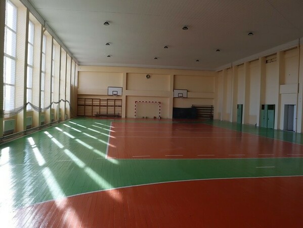Училище с обновен физкултурен салон