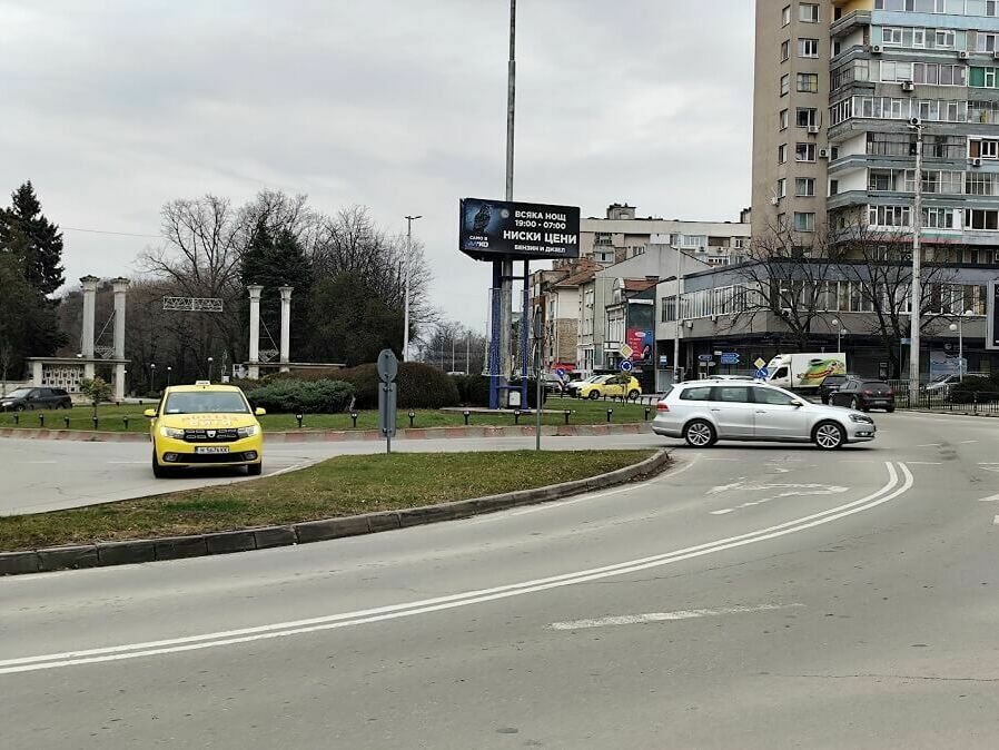 Слагат умни светофари до кино „Херсон“ и до Областната управа