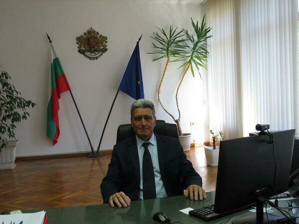 Областният управител подава оставка