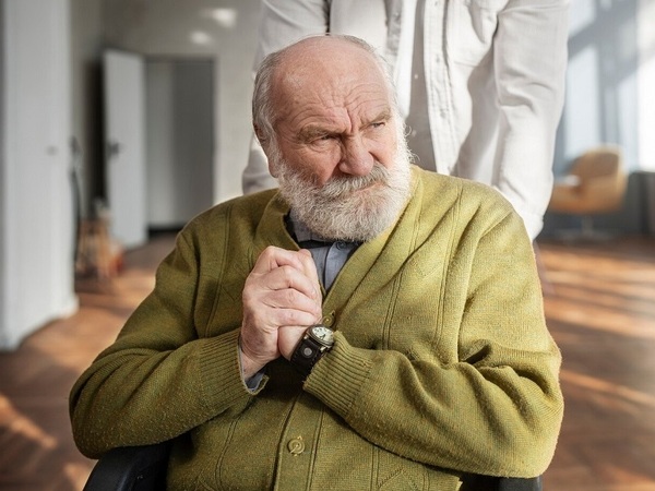 Преведоха парите за заплати на личните асистенти