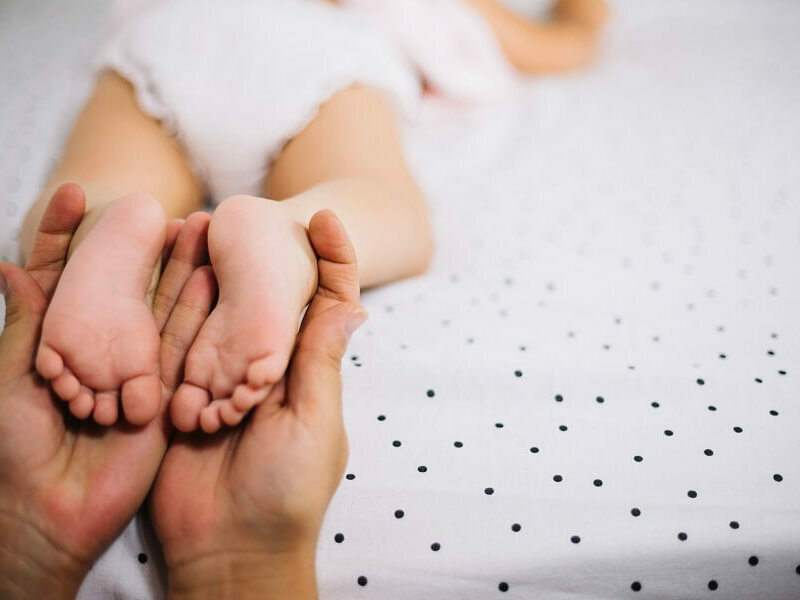 Еднократна помощ за новородени и осиновени деца