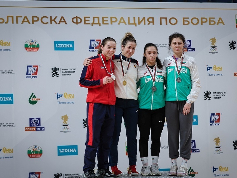 Трето място за Емел Мустафова