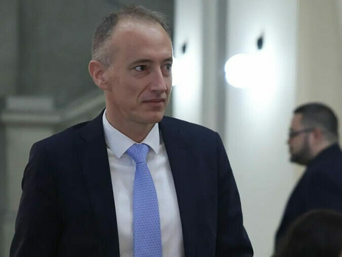 Обсъждат 15% ръст на учителските заплати