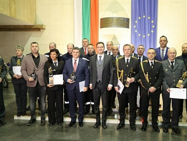 Шуменци с награди от „Пожарникар на годината“