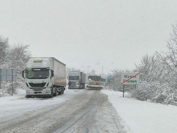 Тирове блокираха движението до Индустриалния парк