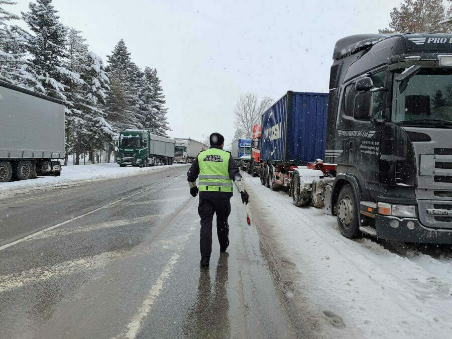 Полицейски екипи подпомагат трафика