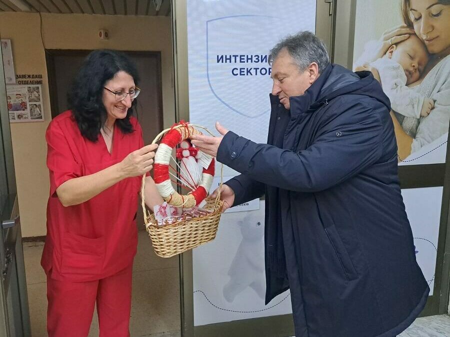 Мартенички за новородени и за малки пациенти