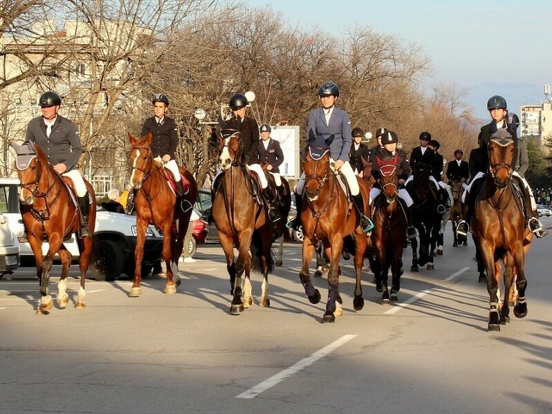 Конно шествие по улиците на Шумен