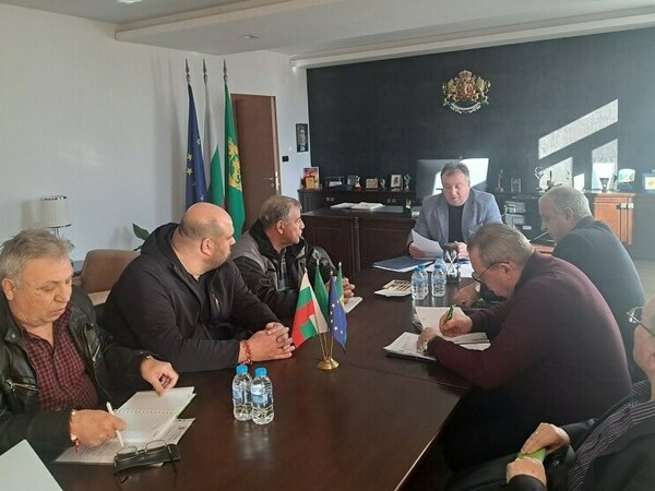 Чистят улиците от 10 март, от 17-и започва миенето