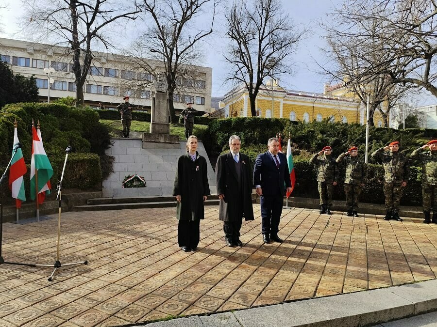 Поклон пред делото на Лайош Кошут