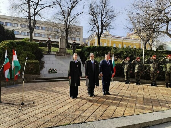 Поклон пред делото на Лайош Кошут