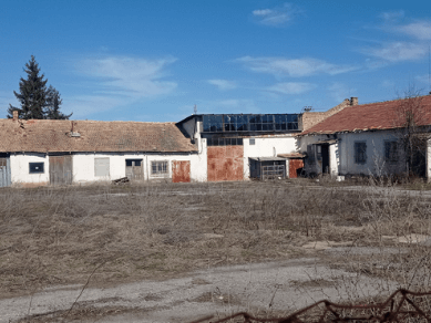 Запечатаха склад със залежали пестициди