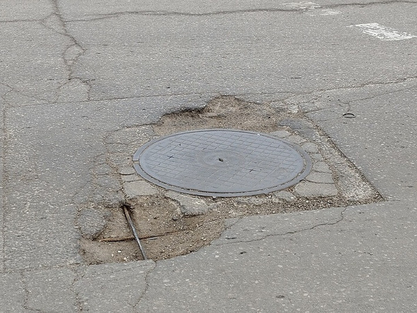 Двудневни ремонти до входа на Военния факултет