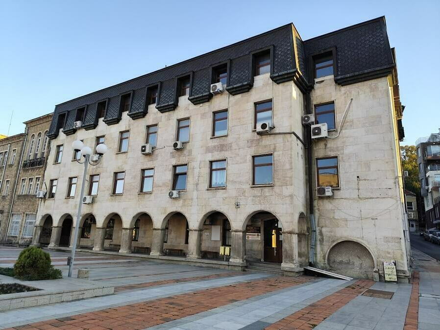 И днес приемат заявления за смяна на документи