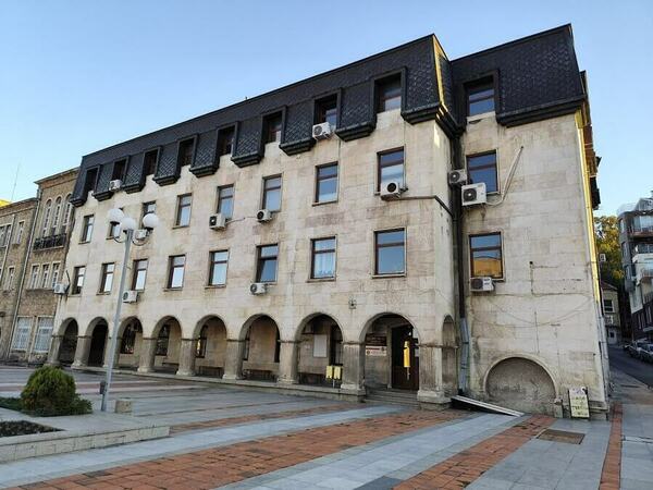 И днес приемат заявления за смяна на документи