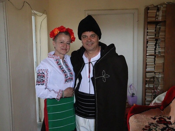 Самодейци от Новопазарско с нови носии