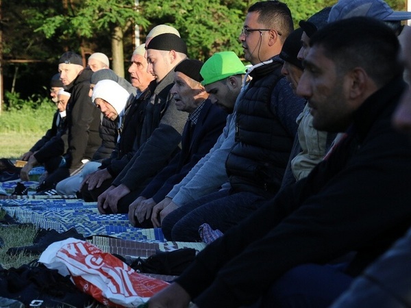 Мюсюлманите празнуват Рамазан Байрам