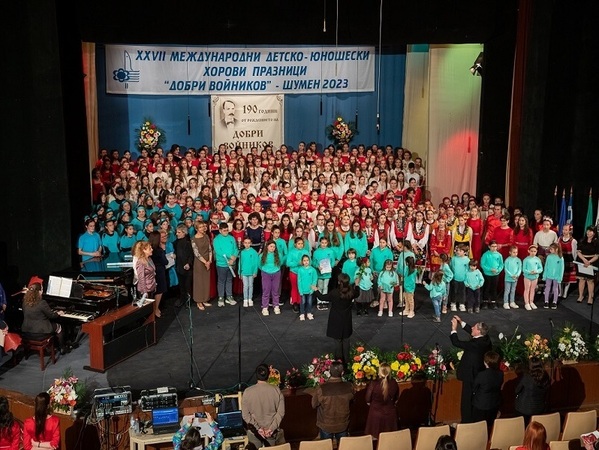 Стотици млади хористи огласят Шумен