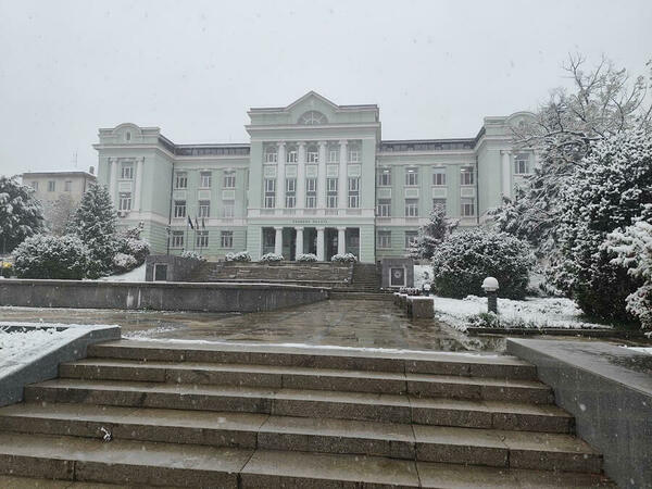 Синът, убил баща си, остава в ареста