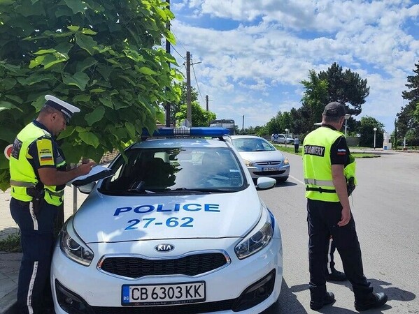 Повече полицейски екипи на пътя от днес