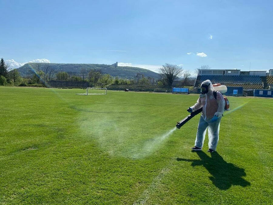 Пръскат срещу кърлежи и по селата