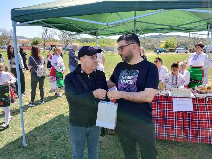 Хореографът Тодор Ганчев, който обединява