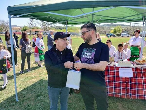 Хореографът Тодор Ганчев, който обединява