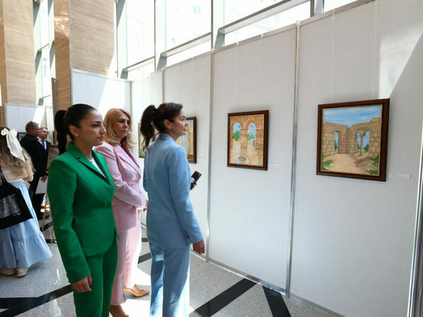 Картини на шуменски ученици вече красят парламента