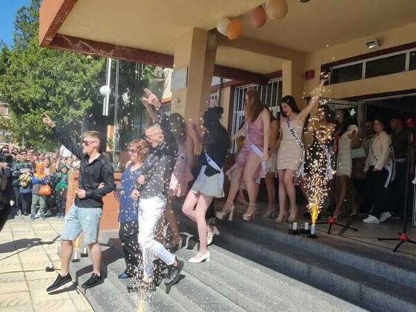 1099 зрелостници в Шуменско тази година